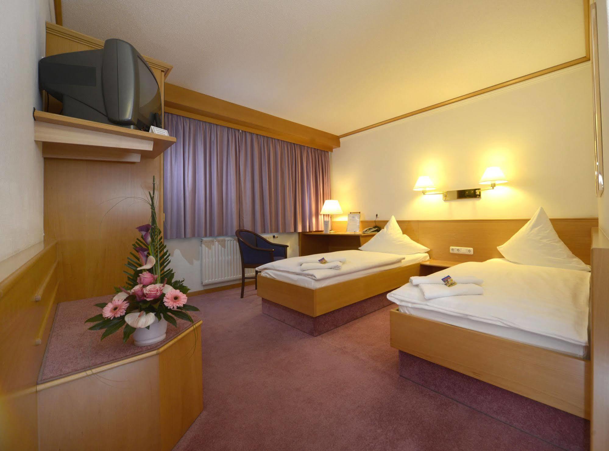 Hotel Bavaria Brehna Eksteriør bilde