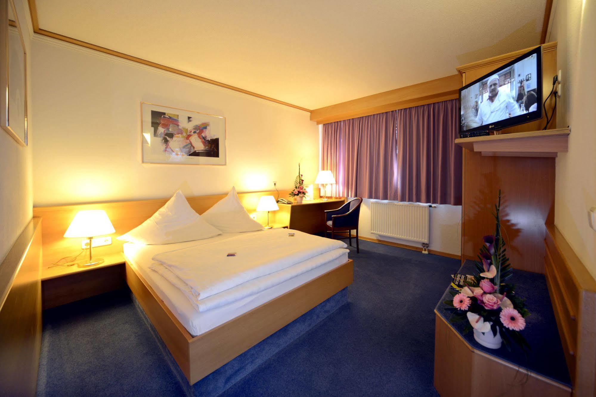 Hotel Bavaria Brehna Eksteriør bilde